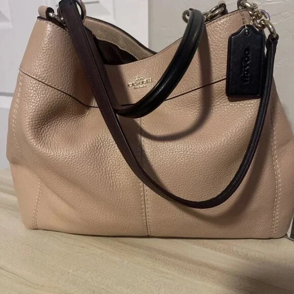 COACH LEXY LEATHER SHOULDER Bag Color Beechwood /black/light - Picture 2 of 8